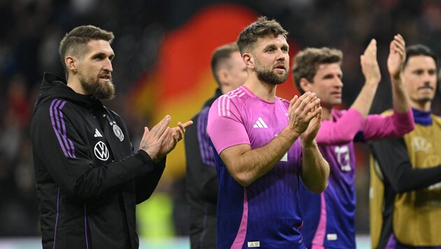 Niclas Füllkrug (Mitte) feiert mit dem DFB-Team.