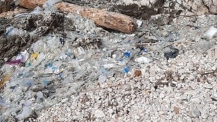 Plastikmüll am Strand – leider kein seltenes Bild, nicht nur im kroatischen Rovinj (Bild: zVg)