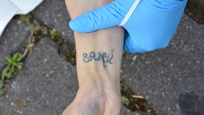 Die Polizei in Salzgitter (Niedersachsen) veröffentlichte dieses Foto von einem Tattoo am Unterarm der toten Frau. Zahlreiche Hinweise aus der Bevölkerung haben die Ermittler auf die richtige Spur geführt.