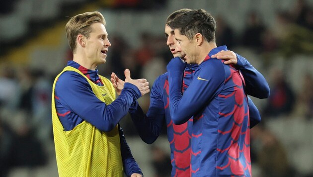 Frenkie de Jong (left) has to sit out the European Championships. (Bild: AFP/APA/LLUIS GENE)