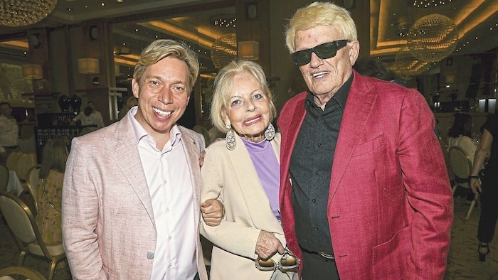 Emotionaler Auftritt: Heino mit seinem Manager Helmut Werner & Spiehs-Witwe Angelika.