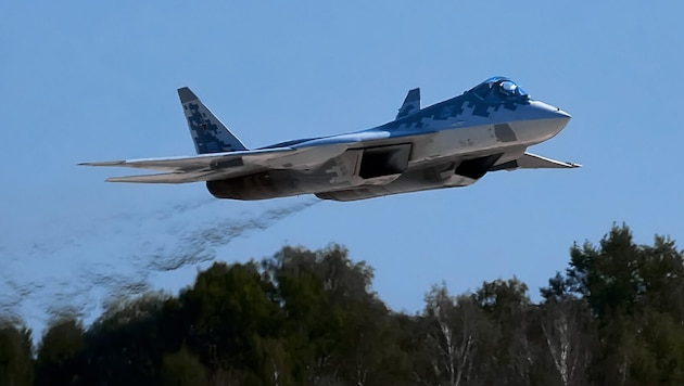 Die Su-57 „Felon“ ist Russlands modernstes Kampfflugzeug, bisher gibt es aber nur eine Handvoll Exemplare und es werden nur wenige produziert. (Bild: stock.adobe.com/EvgeniyQW - stock.adobe.com)