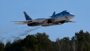 Die Su-57 „Felon“ ist Russlands modernstes Kampfflugzeug, bisher gibt es aber nur eine Handvoll ...