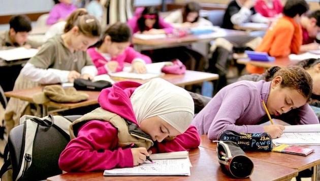 The number of Muslim pupils in Vienna's schools has risen sharply. Around a third of primary school pupils in the current school year are Muslim, making them the largest religious group. (Bild: Ulrich Baumgarten / vario images / picturedesk.com)