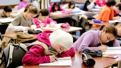 Die Zahl der muslimischen Schüler in Wiens Schulen ist stark gestiegen. Rund ein Drittel der Volksschüler des laufenden Schuljahrs sind Muslime – sie stellen damit mittlerweile die größte religiöse Gruppe. (Bild: Ulrich Baumgarten / vario images / picturedesk.com)