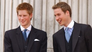 Prinz Harry und Prinz William inspirieren – unabsichtlich – den neusten Make-up-Trend. (Bild: AFP/ APA/PA POOL/KIRSTY WIGGLESWORTH)