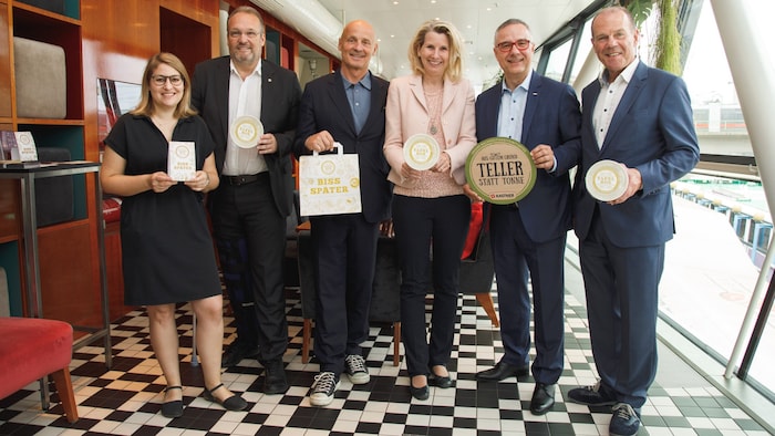Im Bild v.l.n.r.: Stefanie Lehrner (United Against Waste), Albin Lintner (Pacovis Österreich), ...