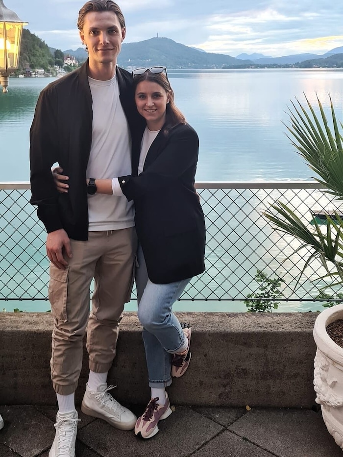 Tino Casali am Wörthersee mit seinem Herzblatt Anna.