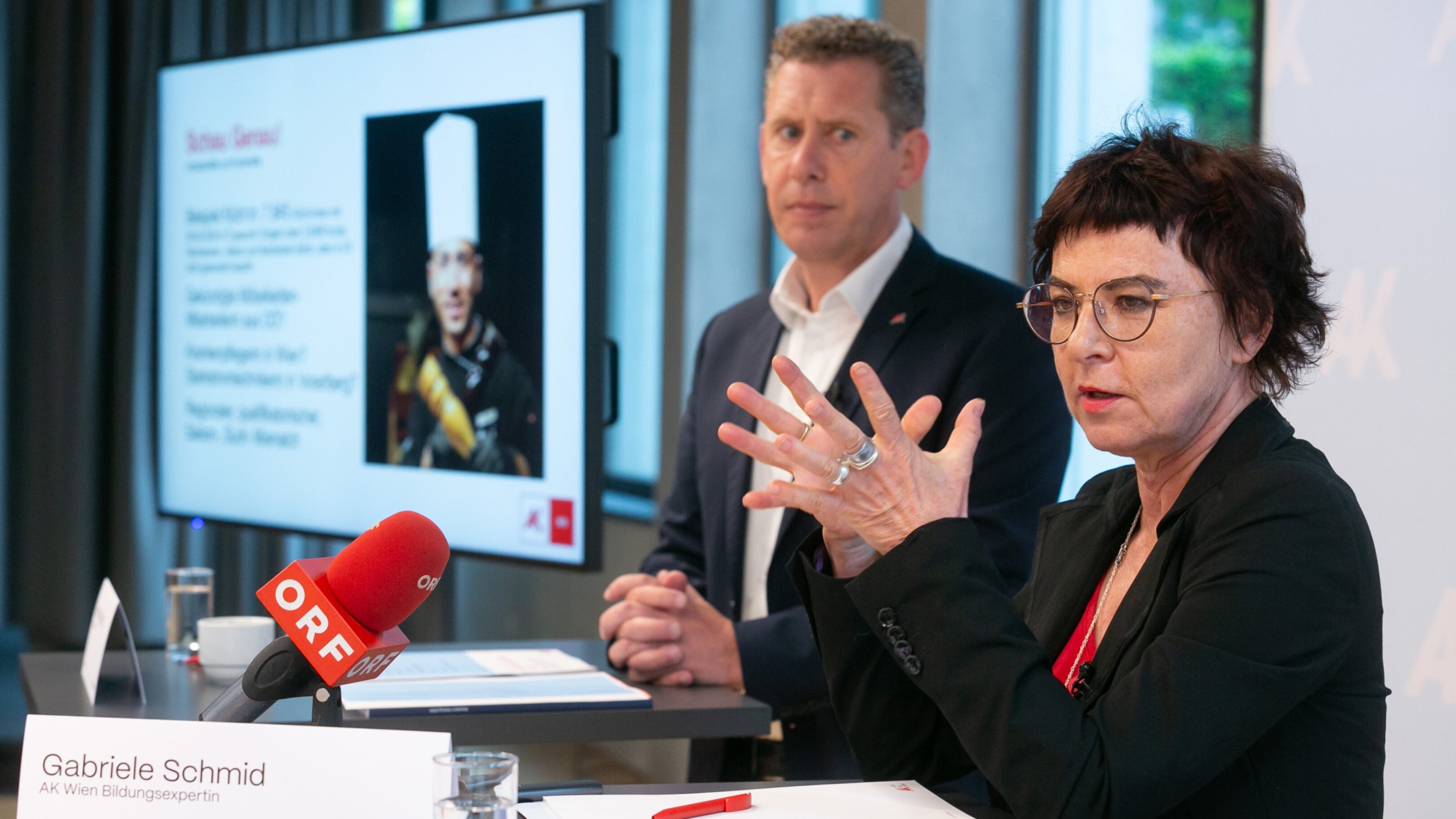 Arbeitsmarktexpertin Gabriele Schmid hat in Feldkirch eine Analyse zum Fachkräftebedarf vorgestellt. Ländle-AK-Boss Heinzle fühlte sich in seiner Sicht der Dinge bestätigt.  (Bild: Mathis Fotografie)