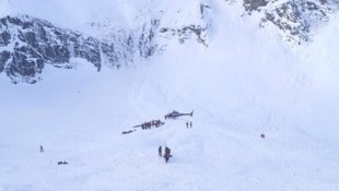 Am Unglückstag fand eine große Suchaktion am Unglücksort statt. (Bild: ZOOM.TIROL)