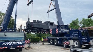 Die Lok wurde von Bahnfreunden begrüßt. 