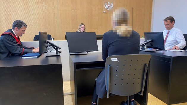 Trotz massiver Erinnerungslücken an den Vorfall im Krankenhaus bekannte sich die Angeklagte ...