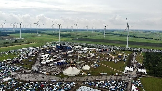 Seit Dienstag füllt sich das Festivalgelände mit Fans. Die Anreise geht heute, Mittwoch, voll los. Am Donnerstag spielen die ersten Bands. (Bild: Schulter Christian)