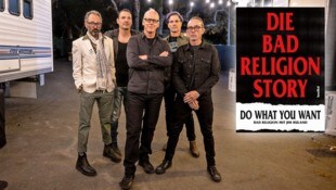 Die Punkrock-Urgesteine Bad Religion ihrer aktuellen Ausformung: Mike Dimkich, Jamie Miller, Greg Graffin, Jay Bentley, Brian Baker (v.l.n.r.) (Bild: Krone KREATIV/Hannibal Verlag, Alan Snodgrass)