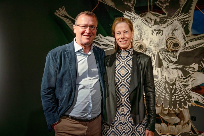 Alexander und Julia Pappas nahmen ebenso erste Einblicke auf die Schau des Künstlers beim ...