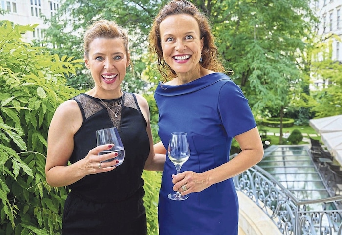 Martina Ebm gemeinsam mit Kollegin Martina Stilp.