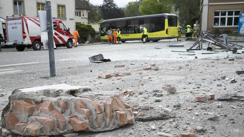 Passanten und Fahrgäste wurden glücklicherweise nicht verletzt. (Bild: Mathis Fotografie)