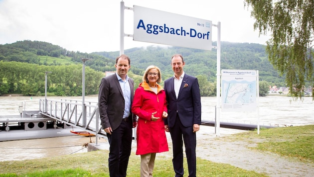 Donau-Niederösterreich Managing Director Bernhard Schröder (left), Governor Johanna Mikl-Leitner and Chairman of the Tourism and Leisure Industry Division of the Lower Austrian Chamber of Commerce Mario Pulker in Aggsbach-Dorf (Bild: Barbara Elser)