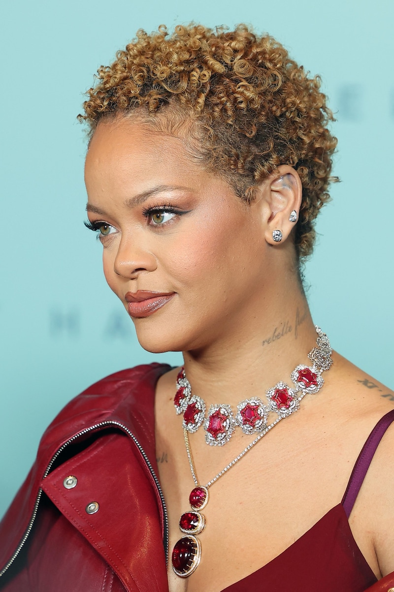 These are the singer's natural curls. (Bild: AFP/ APA/Getty Images via AFP/GETTY IMAGES/Leon Bennett)