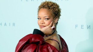 Seit Jahren trug Rihanna wieder ihre natürlichen Haare.