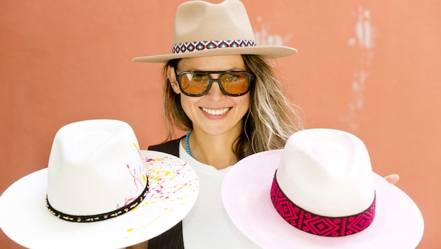 Designerin Müni aus Frastanz setzt mit ihren „Rebel Hats“ alles auf eine Karte.  (Bild: Mathis Fotografie)