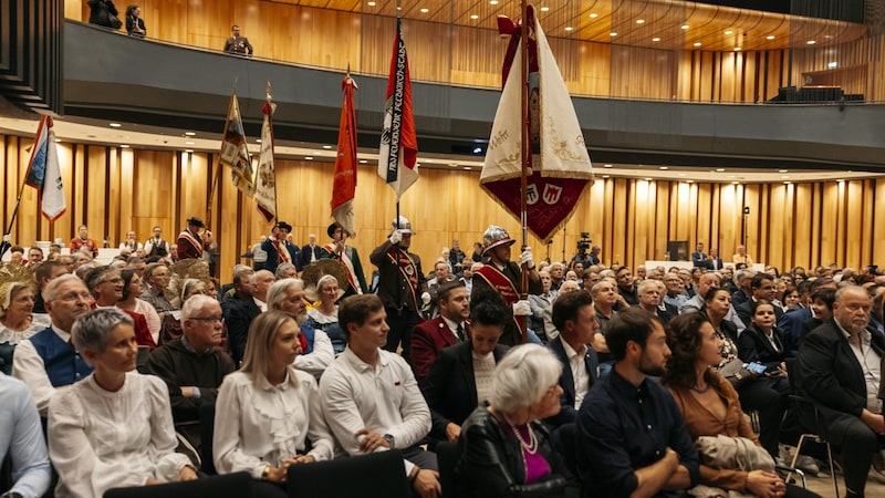 Zahlreiche Besucher waren in den Montfortsaal gekommen. (Bild: Mathis Fotografie)