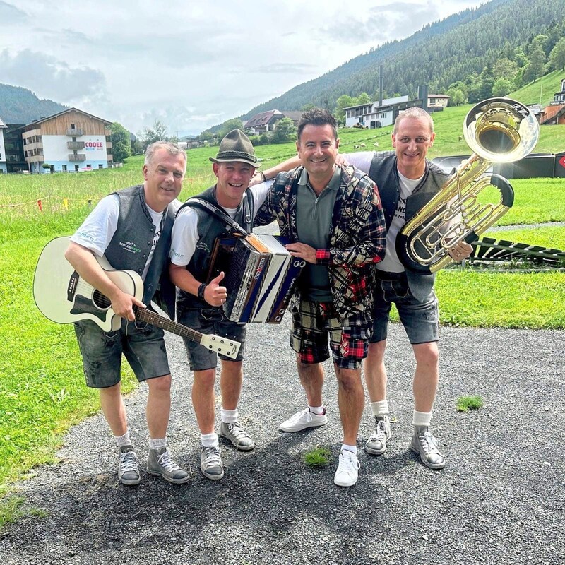 Bergland Power with "Lauser" Andreas Hinker at the Hüttenzauber at the Kaiserburgbahn valley station (Bild: zVg)