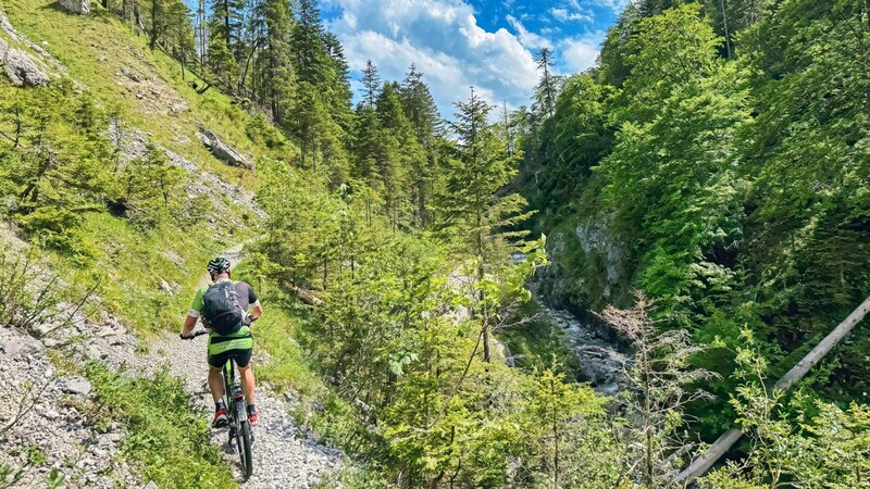 Besser als im Sattel eines Hrinkow-Bikes, die in Steyr produziert werden, kann man die Trans Nationalpark nicht erleben. (Bild: Hannes Wallner)