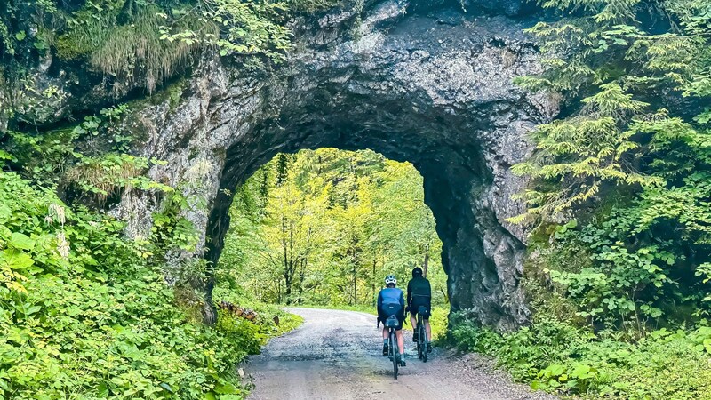 Die alte Waldbahntrasse ist für ihre Felstunnel bekannt. (Bild: Hannes Wallner)