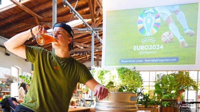 Vom 14. Juni bis zum 14. Juli verwandelt sich auch der Gleis//Garten in ein Fußballmekka.