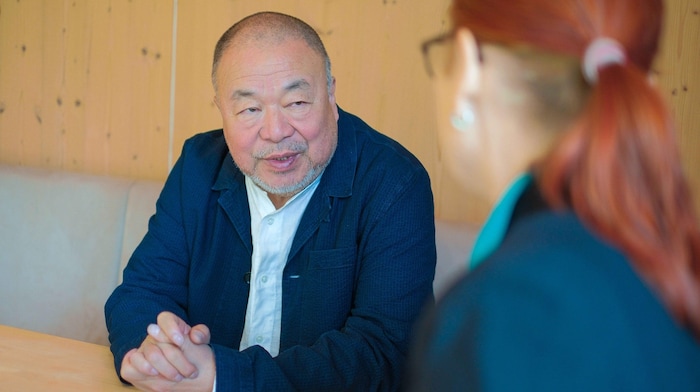 Human rights activist, dissident and (political) artist from China: Ai Weiwei in conversation with editor Elisabeth Rathenböck.