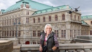 Am Samstag tritt Claudia Jung bei der Sommer Musi in Kärnten, in Bad Kleinkirch- heim auf. Die „Krone“ traf sie bei der Albertina in Wien. (Bild: Starpix/ Alexander TUMA)