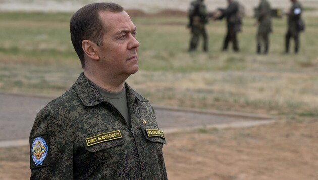 Dmitry Medvedev last June in the Volgograd region in the south of Russia (Bild: APA/AFP/SPUTNIK/Yekaterina SHTUKINA)