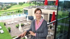 Daria Schirmann ist seit Mai 2024 Direktorin des Loisium Ehrenhausen – es wurde nun zum zweitbesten Hotel der Steiermark gekürt (Bild: Jauschowetz Christian/Christian Jauschowetz)