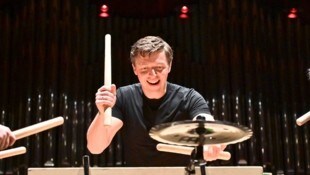 Ein Großer mischt sich unter Talente. Martin Grubinger, der seine Konzertkarriere beendet hat, heizt im Konzerthaus ein. (Bild: EVELYN HRONEK)