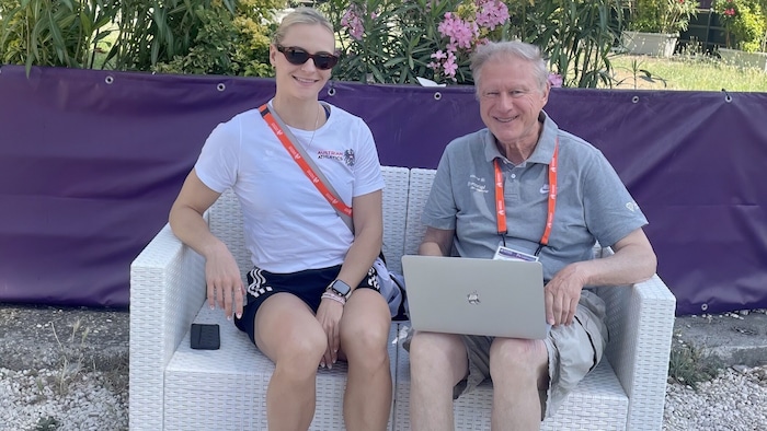 Victoria Hudson with "Krone" reporter Olaf Brockmann