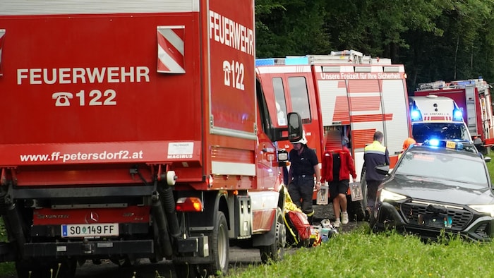 140 Feuerwehrleute suchten nach den verschütteten Kindern.