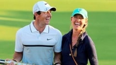 Golfstar Rory McIlroy hat die Scheidung von seiner Ehefrau Erica Stoll zurückziehen lassen. (Bild: APA/EPA/ALI HAIDER)