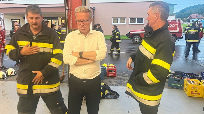 Tief betroffen zeigte sich auch Landeshauptmann Christopher Drexler im Gespräch mit den ...