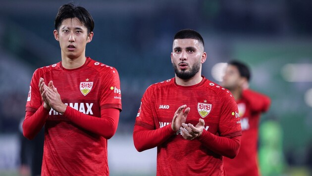 Hiroki Ito (links) soll bald in München spielen.  (Bild: AFP/APA/Ronny Hartmann)