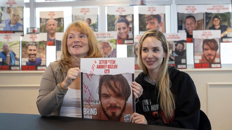 Die Mutter und die Freundin von Andrey Kozlov berichten von den Schilderungen des 27-Jährigen. (Bild: REUTERS)