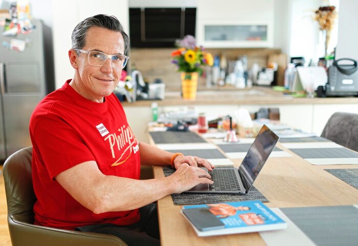 Daily contact with his fellow gymnasts: Philipp replies himself.