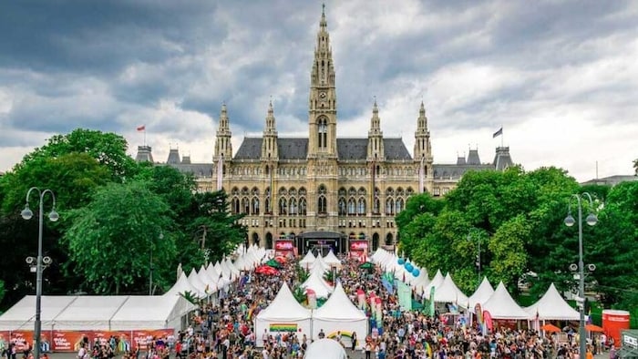 Die Abschlusskundgebung findet wieder am Rathausplatz statt.