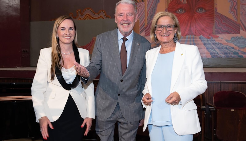 Bürgermeister Klaus Schneeberger, Geschäftsführerin Maria Großbauer, Landeshauptfrau Johanna Mikl-Leitner, Kuratorin Katharina Schick und Konsulent Norbert Ernst. (Bild: DORISSEEBACHER)