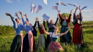 Motivierte „Spatzen“: Vier Konzerte wird der Kinderchor innerhalb der zehntägigen USA-Reise singen – und das natürlich traditionell in Dirndl und Lederhose. (Bild: Susanne Grunsky )