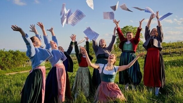 Motivierte „Spatzen“: Vier Konzerte wird der Kinderchor innerhalb der zehntägigen USA-Reise singen – und das natürlich traditionell in Dirndl und Lederhose. (Bild: Susanne Grunsky )