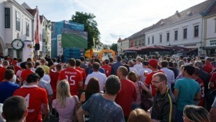 Spätestens am Montag, wenn Österreich gegen Frankreich spielt, wird’s in der Eisenstädter ...