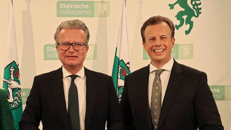 Landeshauptmann Christopher Drexler und Gesundheitslandesrat Karlheinz Kornhäusl (von links nach rechts, beide ÖVP).  (Bild: Jauschowetz Christian)