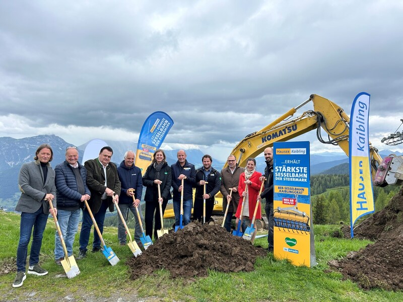 Ground-breaking ceremony on Thursday: Managing Director Günther Lederhaas (Granit), Managing Director and shareholder Maximilian Sampl, Mayor of Haus Stefan Knapp (Granit). Marktgemeinde Haus Stefan Knapp (Unabhängige Liste Haus für Alle), Robert Rainer (Project Manager Leitner Seilbahn), Provincial Councillor Barbara Eibinger-Miedl (ÖVP), Hauser Kaibling Managing Director Klaus Hofstätter, Thomas Rabenhaupt Hauser Kaibling, Hauser Kaibling Supervisory Board Chairman Martin Ozimic, Hauser Kaibling Supervisory Board Deputy Chairwoman Angelika Kleer and Thomas Pichler Hauser Kaibling. (Bild: Hauser Kaibling Seilbahn- und Liftges.m.b.H.)