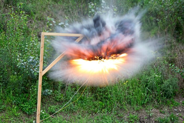 „Nur“ 200 Gramm selbst gemischter Sprengstoff lösten bereits eine gewaltige Druckwelle aus.(